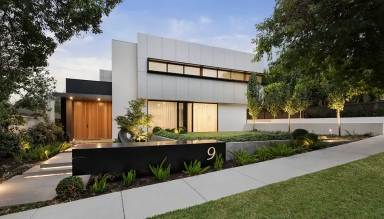 modern-house-exterior-2021-08-27-19-27-31-utc2.webp